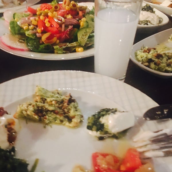 Photo taken at Kaystros Taş Ev Restaurant by Ayşen Y. on 10/8/2016