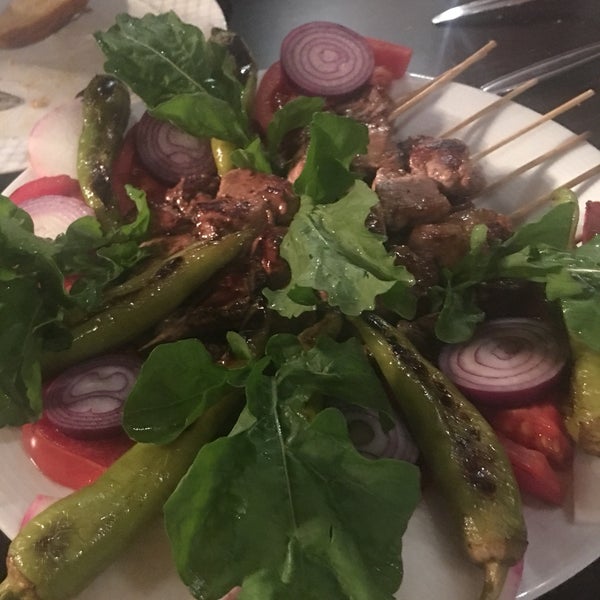 รูปภาพถ่ายที่ Kaystros Taş Ev Restaurant โดย Ayşen Y. เมื่อ 10/8/2016