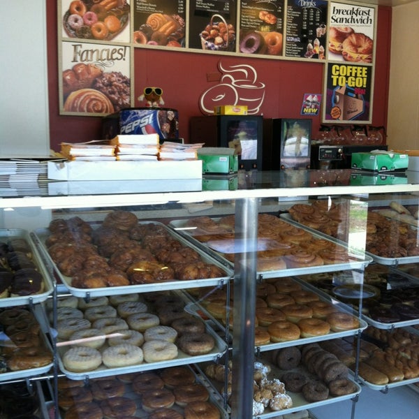 Winchell's Donut House Breakfast Spot in Aurora
