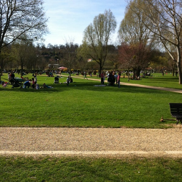 Пикник в парке Parc des eaux Vives