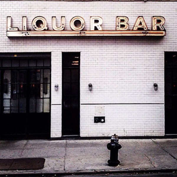 4/23/2015 tarihinde piet t.ziyaretçi tarafından Schiller&#39;s Liquor Bar'de çekilen fotoğraf