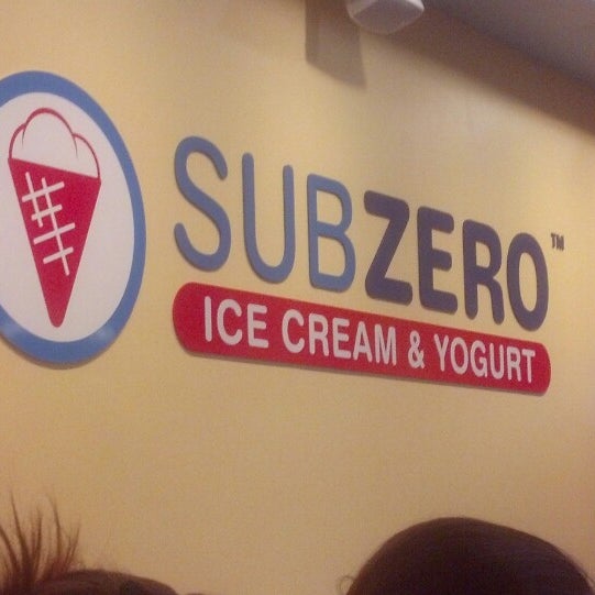 6/28/2013 tarihinde Lori H.ziyaretçi tarafından Sub Zero Nitrogen Ice Cream'de çekilen fotoğraf