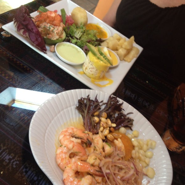 รูปภาพถ่ายที่ El Tule Mexican and Peruvian Restaurant โดย Sherbie เมื่อ 6/29/2013