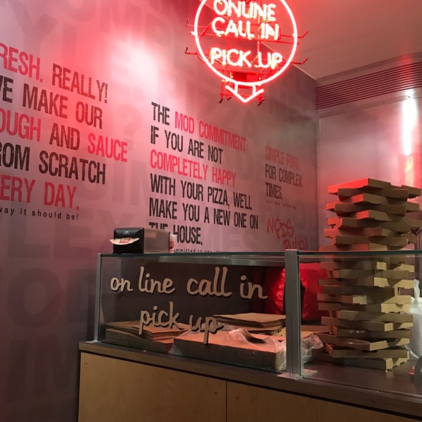 2/28/2017 tarihinde Carl B.ziyaretçi tarafından Mod Pizza'de çekilen fotoğraf