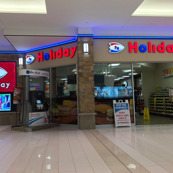 Holiday Station Store Convenience Store in Bloomington