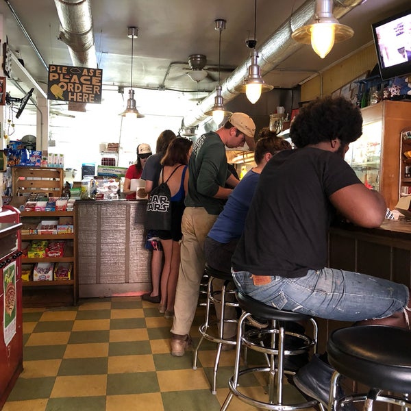 Foto diambil di Little&#39;s Food Store oleh Carl B. pada 6/1/2018