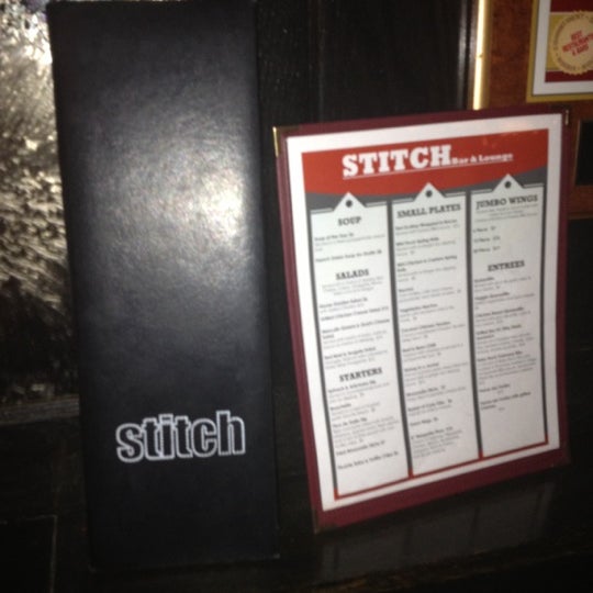 รูปภาพถ่ายที่ Stitch Bar &amp; Lounge โดย Bryan G. เมื่อ 12/12/2012