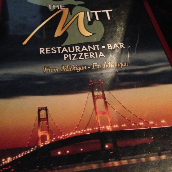 Das Foto wurde bei The Mitt Restaurant, Bar &amp; Pizzeria von Douglas G. am 5/12/2013 aufgenommen