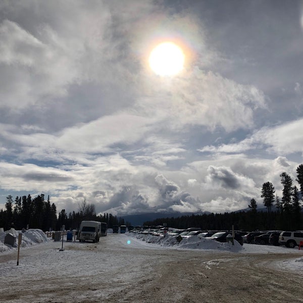 Снимок сделан в Lake Louise Ski Area &amp; Mountain Resort пользователем Khalooid 2/24/2020