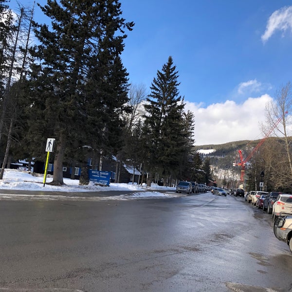 รูปภาพถ่ายที่ Town of Banff โดย Khalooid เมื่อ 2/22/2020