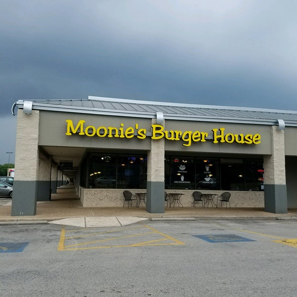 Photo taken at Moonie&#39;s Burger House - Anderson Mill by Steve D. on 5/11/2017