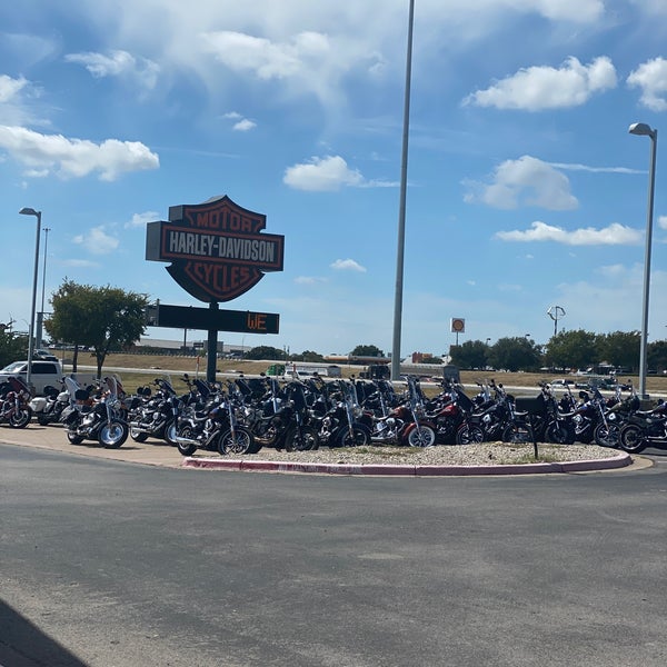 Foto diambil di Central Texas Harley-Davidson oleh Marc M. pada 9/27/2021