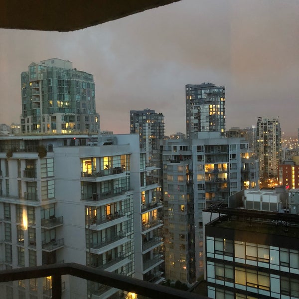 Foto scattata a Residence Inn by Marriott Vancouver Downtown da ScottL in PA il 11/16/2017