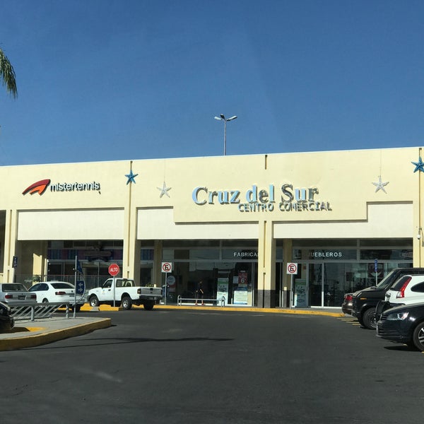 รูปภาพถ่ายที่ Centro Comercial Cruz del Sur โดย Jordan M. เมื่อ 12/1/2016