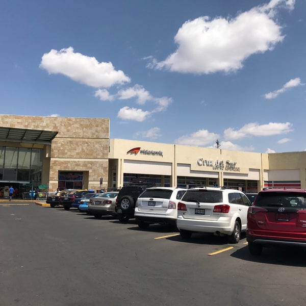 Foto tirada no(a) Centro Comercial Cruz del Sur por Jordan M. em 3/9/2017
