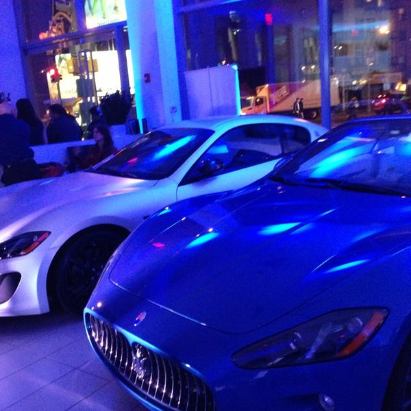 Foto tirada no(a) Maserati of Manhattan por Harris D. em 2/27/2013