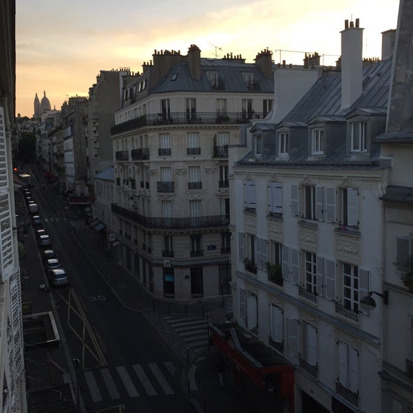 Rue NotreDame de Lorette 0 tips