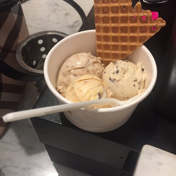 11/21/2015에 Joe J.님이 Jeni&#39;s Splendid Ice Creams에서 찍은 사진