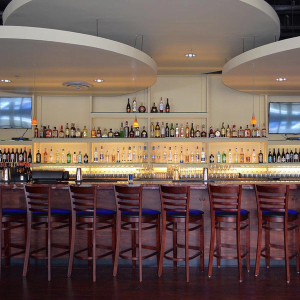 Das Foto wurde bei Sydney&#39;s Martini and Wine Bar von Sydney&#39;s Martini and Wine Bar am 6/10/2014 aufgenommen
