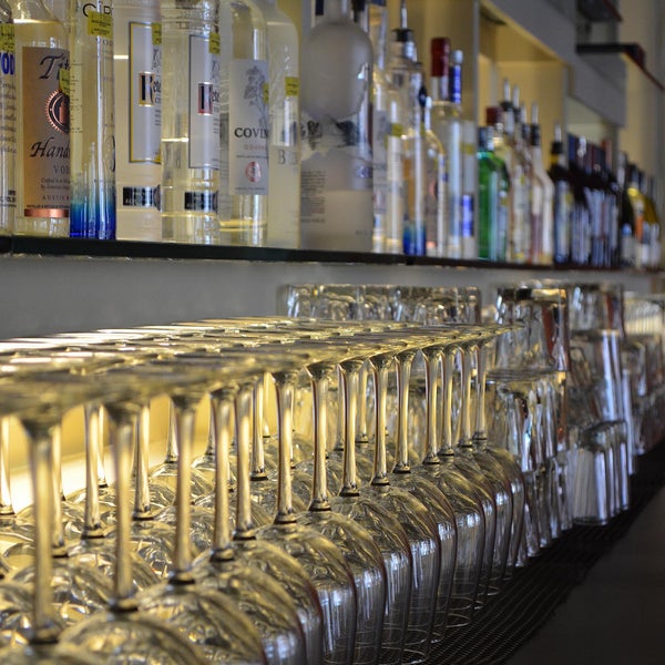 Foto tomada en Sydney&#39;s Martini and Wine Bar  por Sydney&#39;s Martini and Wine Bar el 6/10/2014