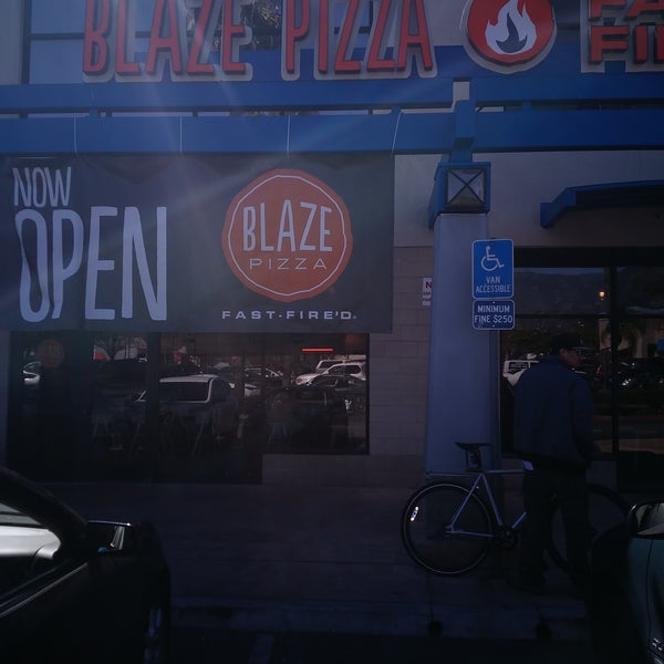 Foto tomada en Blaze Pizza  por Joseph W. el 3/1/2017