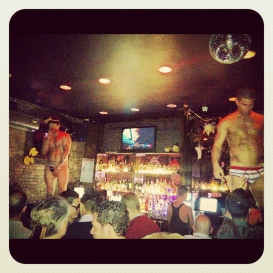 9/30/2012にAshley N.がFairytail Loungeで撮った写真