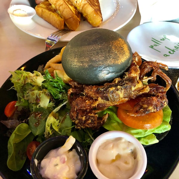 Whisk & Paddle Café in Singapore