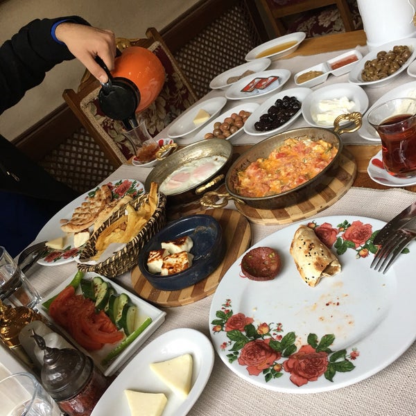 Foto scattata a Ramazan Bingöl Et Lokantası da Mehmet Ç. il 11/10/2016