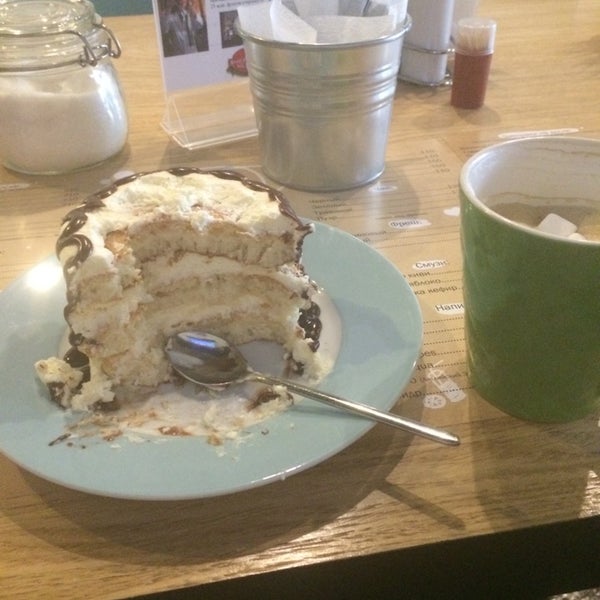 6/13/2014 tarihinde Olesyaziyaretçi tarafından Cake &amp; Coffee'de çekilen fotoğraf