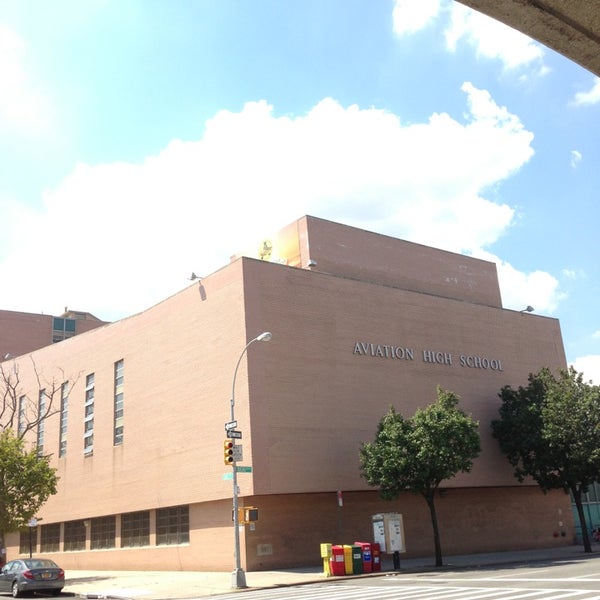 Aviation High School Sunnyside'de Ticaret Okulu