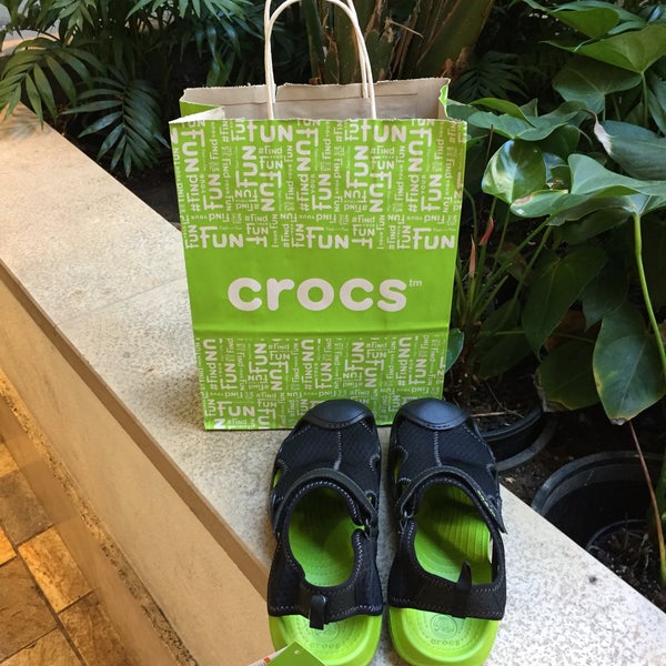 crocs ala moana shopping center