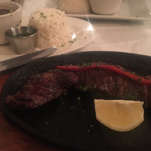 Снимок сделан в Madera Cuban Grill &amp; Steakhouse пользователем Jo  G. 5/2/2016