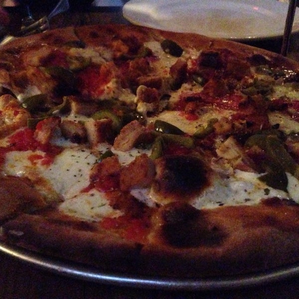 2/23/2014にJo  G.がCampania Coal Fired Pizzaで撮った写真