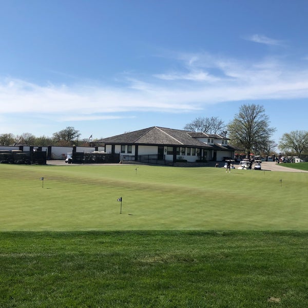5/6/2018 tarihinde David Y.ziyaretçi tarafından Cog Hill Golf And Country Club'de çekilen fotoğraf