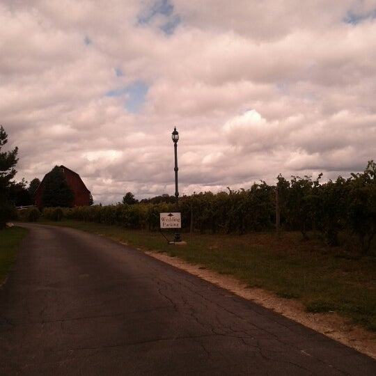 Foto tomada en Ciccone Vineyard &amp; Winery  por BeAwinna C. el 9/20/2012