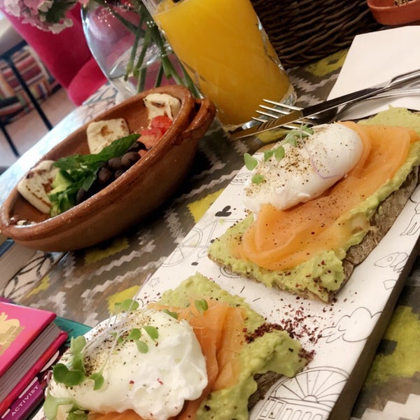 Foto scattata a Home Sweet Home Café And Store da Haifa S. il 4/24/2019