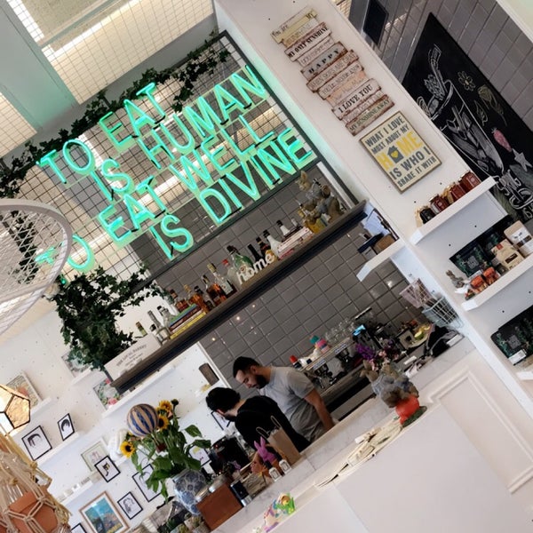 Foto diambil di Home Sweet Home Café And Store oleh Haifa S. pada 4/24/2019