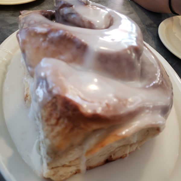 Photo taken at Lulu&#39;s Bakery &amp; Cafe by Jessica M. on 8/17/2019