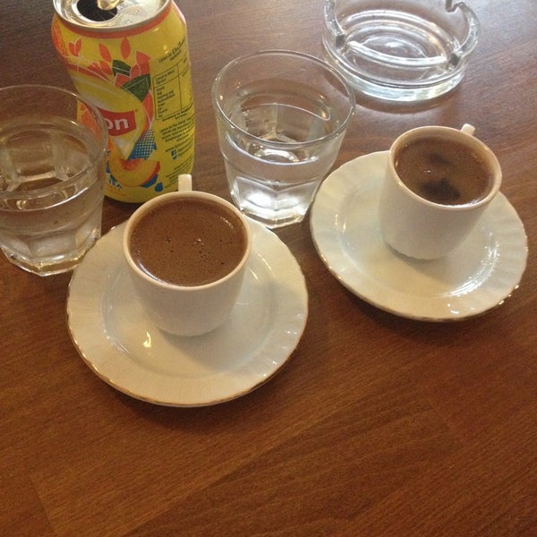 รูปภาพถ่ายที่ İstanbull Café &amp; Fal &amp; Restaurant โดย Aleyna A. เมื่อ 9/12/2015