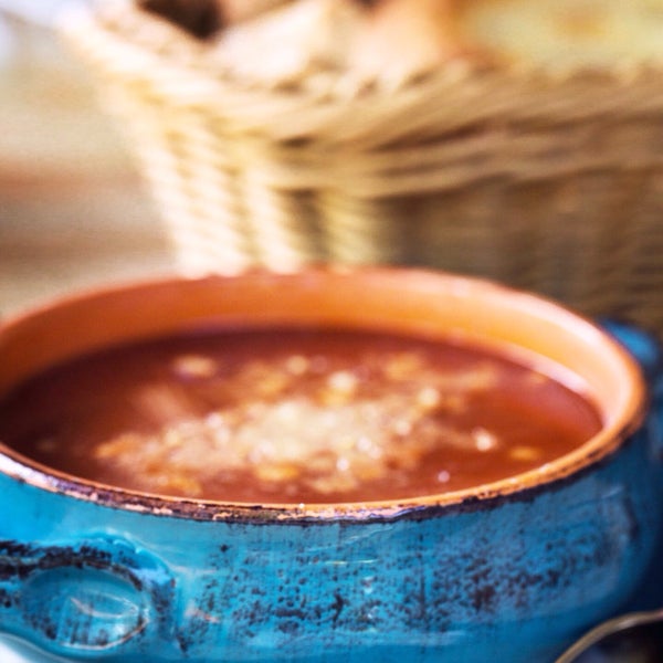 Необычный суп с шиповником и коньяком, который приправлен грецкими орехами
