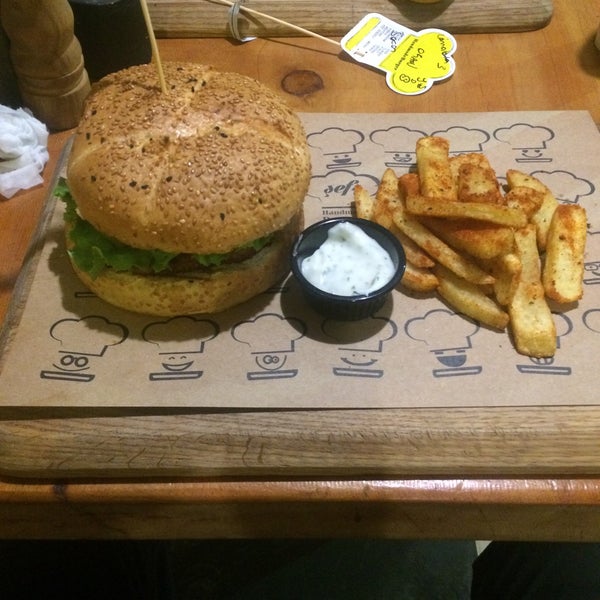 Foto scattata a Şef&#39;s Burger da Ugur Ö. il 10/13/2016