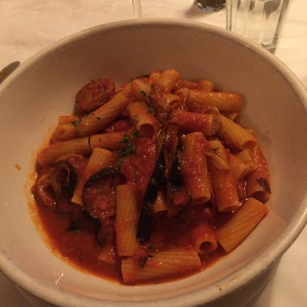 Снимок сделан в Gino&#39;s Restaurant пользователем Sandra M. 12/10/2014