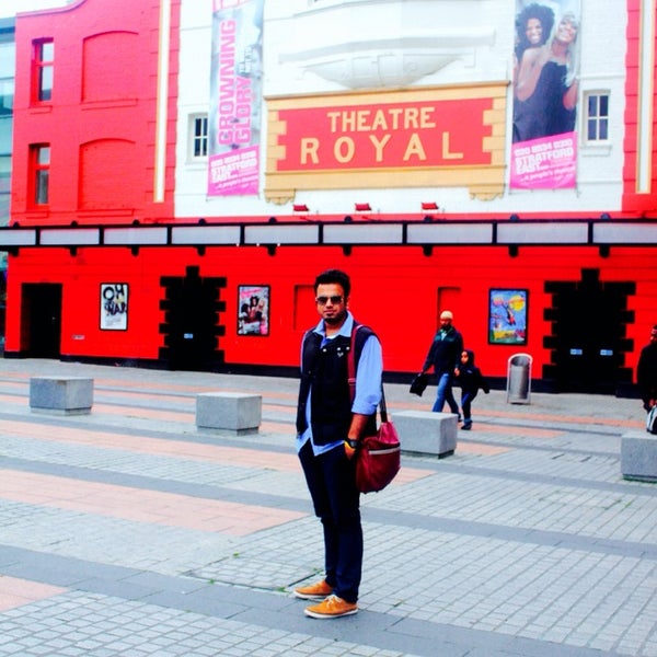 Foto tirada no(a) Theatre Royal Stratford East por Mehul S. em 11/4/2013