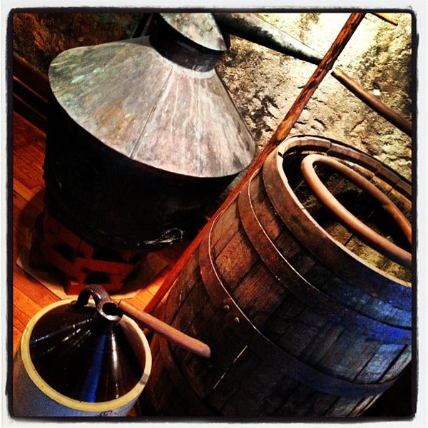 Foto diambil di Dark Corner Distillery oleh Christopher G. pada 2/21/2012