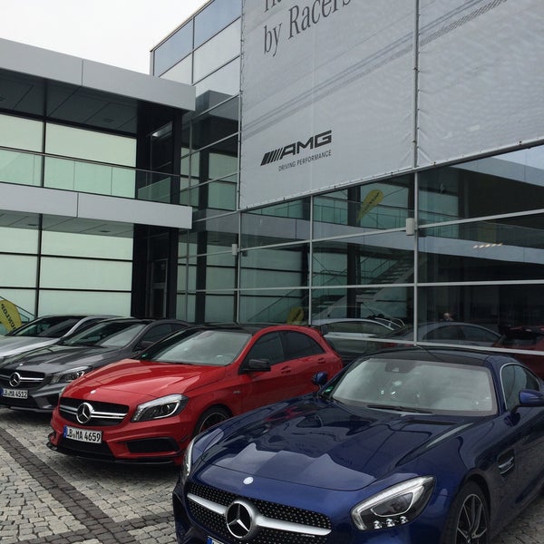 6/22/2015 tarihinde Gerd G.ziyaretçi tarafından Mercedes-AMG GmbH'de çekilen fotoğraf