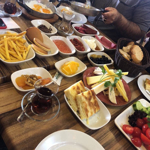 รูปภาพถ่ายที่ Yeşilçam Cafe &amp; Bistro โดย Fatemeh B. เมื่อ 1/4/2020