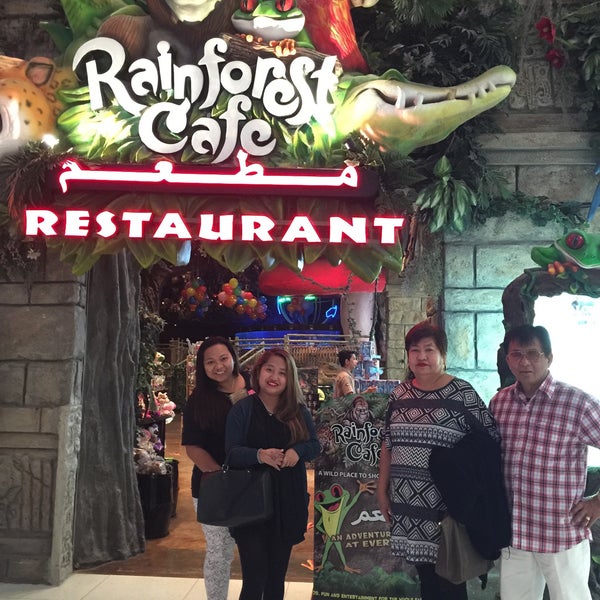 Photo taken at Rainforest Cafe Dubai by Shandre R. on 1/17/2016