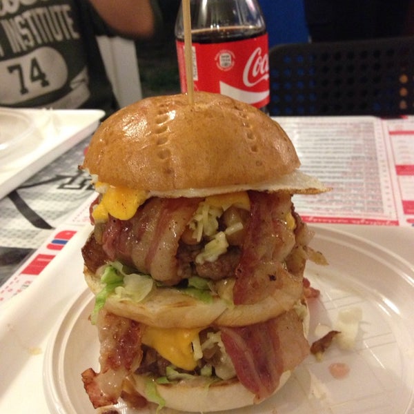 Foto diambil di Big Daddy Burger Bár oleh GK pada 3/20/2014