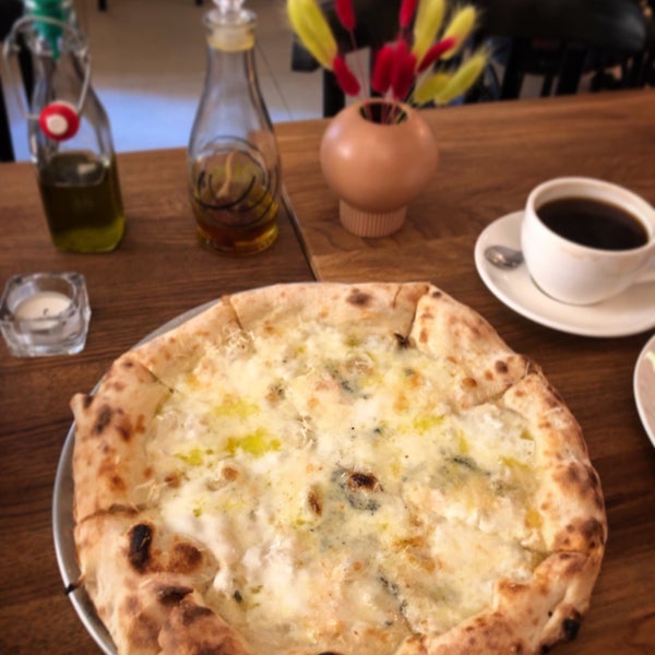 Foto diambil di Pizza Pazza oleh Sergey P. pada 4/7/2019