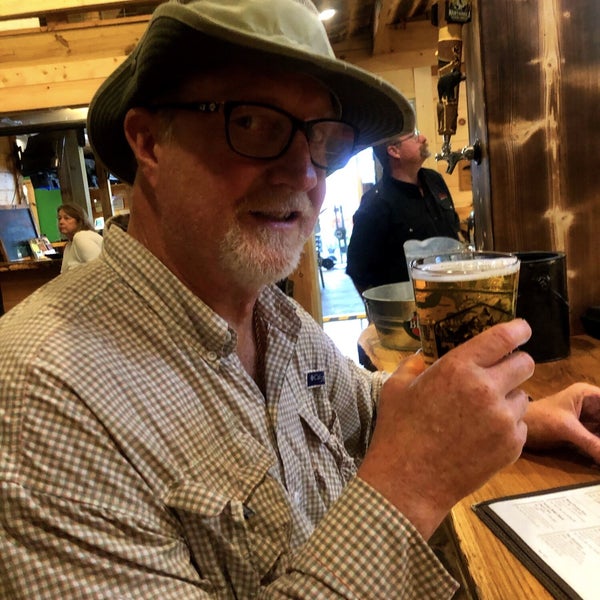 Foto tirada no(a) Nantahala Brewing Taproom &amp; Brewery por Kurt G. em 6/18/2019